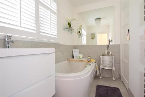 1 Bluemans End, North Weald, Epping, CM16 6HD