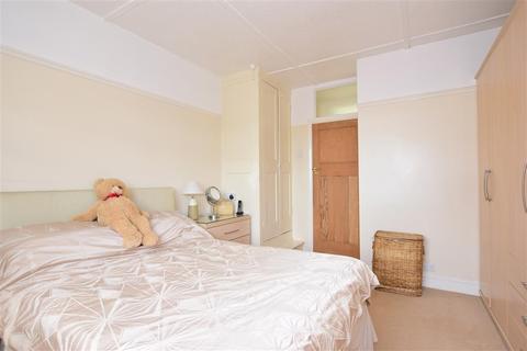 13 Raeburn Avenue, Dartford, DA1 3BQ