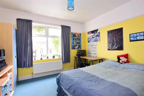 13 Raeburn Avenue, Dartford, DA1 3BQ
