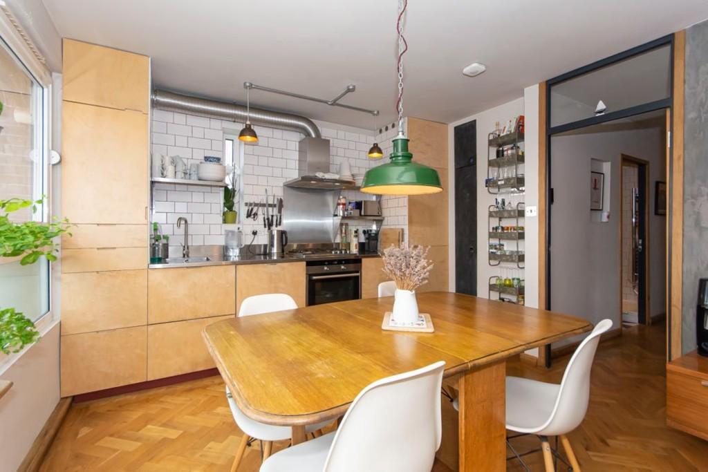 Battersea Church Road, Battersea SW11 2 bed flat £1,950 pcm (£450 pw)