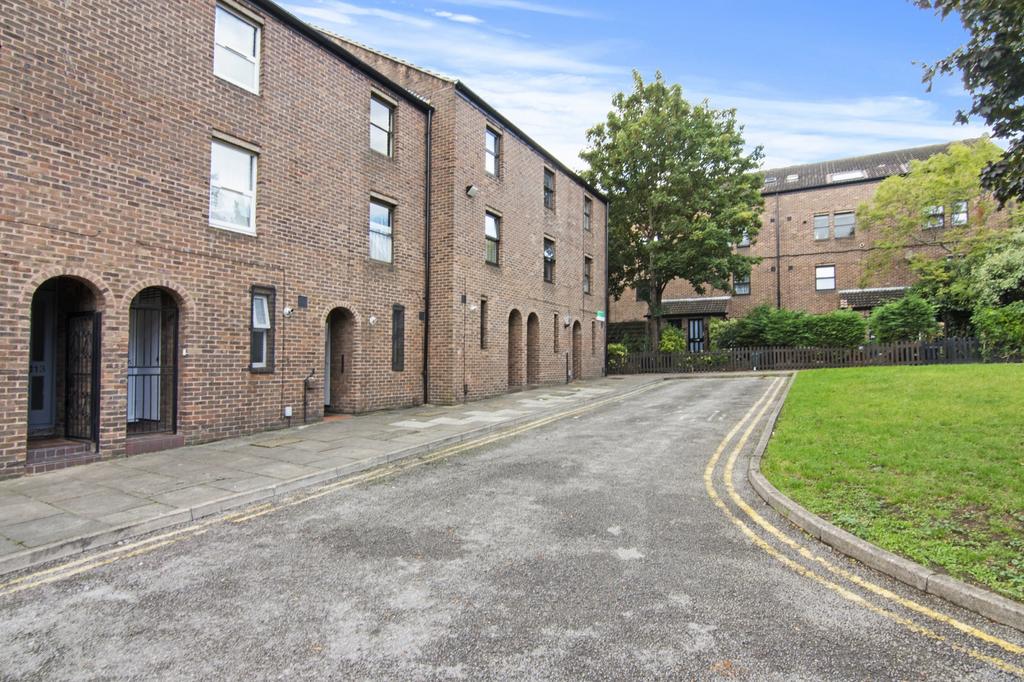 3 Bedroom Town House for Sale