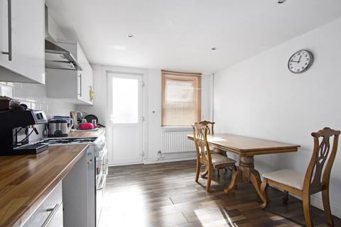 15 Greatfield Close, London, N19 5UE