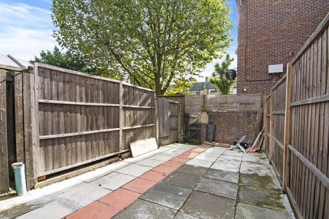 15 Greatfield Close, London, N19 5UE