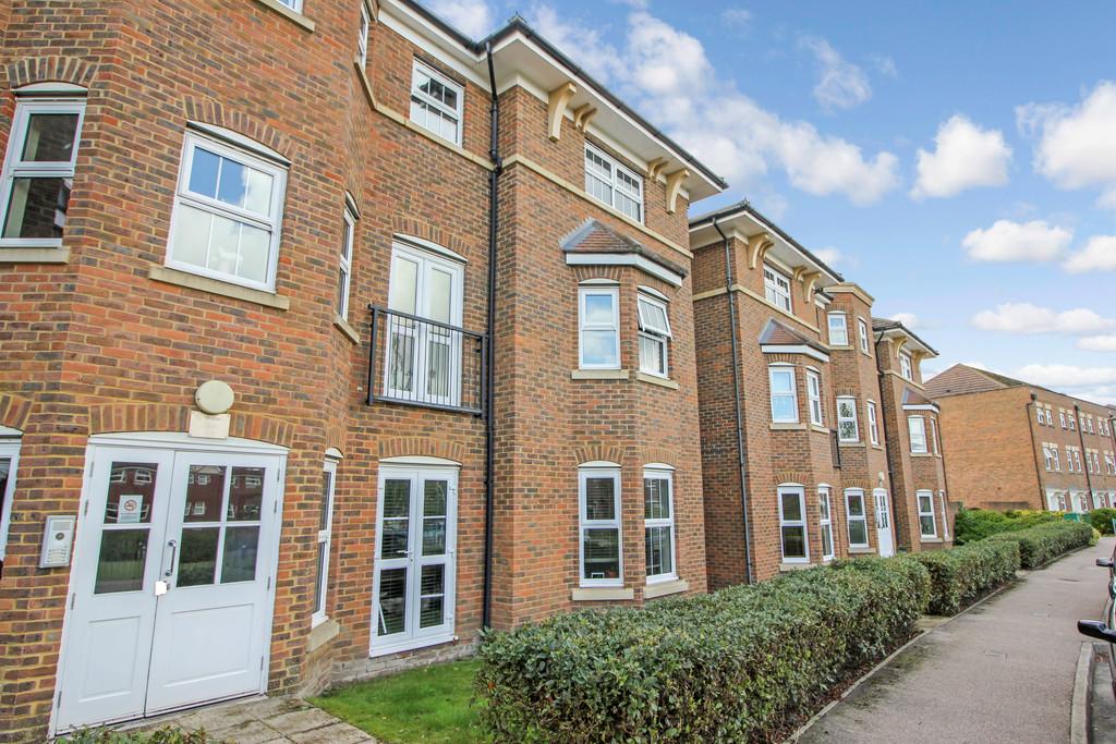 Gardenia Road, Bickley 2 bed ground floor flat £1,300 pcm (£300 pw)