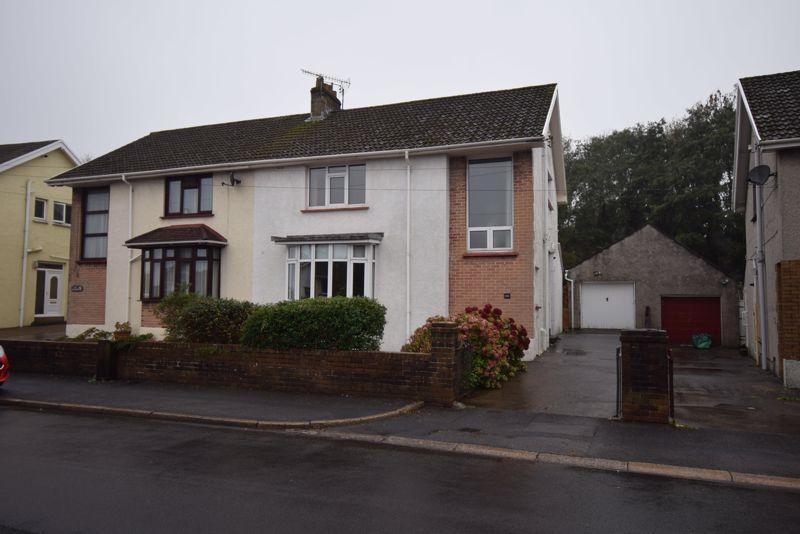145 Oaklands Road, Bridgend, CF31 4SX 4 bed semidetached house £215,000