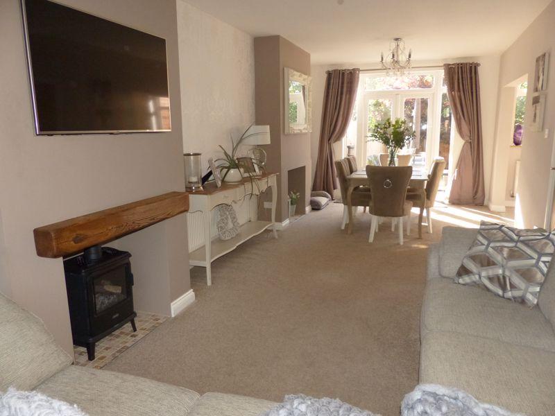 Warren Hill Road, Kingstanding, Birmingham B44 8EY 3 bed semidetached