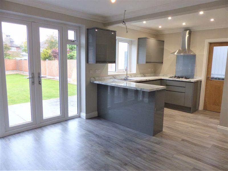 Lowlands Avenue, Streetly, Sutton... 3 bed semidetached house £350,000