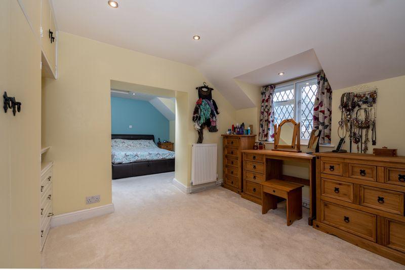 Master bedroom/1...