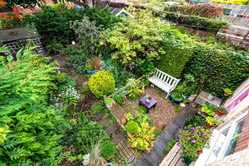 Overhead garden