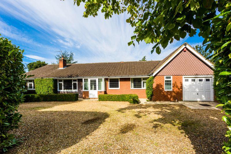Highlands Road, Buckingham 5 bed detached bungalow £735,000