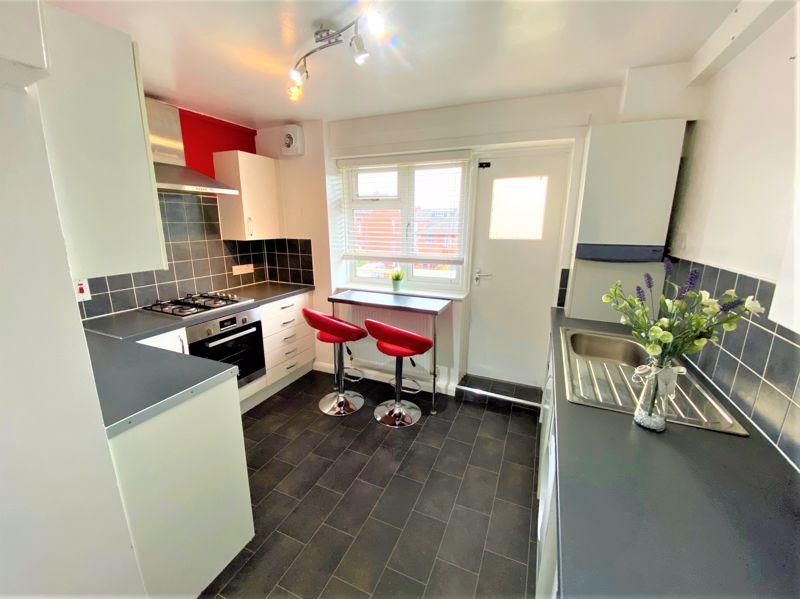 Light Oaks Road, Salford 6 2 bed flat £725 pcm (£167 pw)