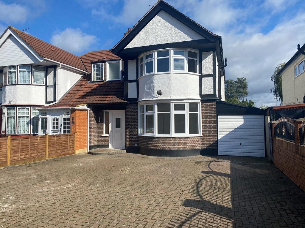 Preston Road, Wembley, HA9 3 bed semidetached house £1,900 pcm (£438 pw)
