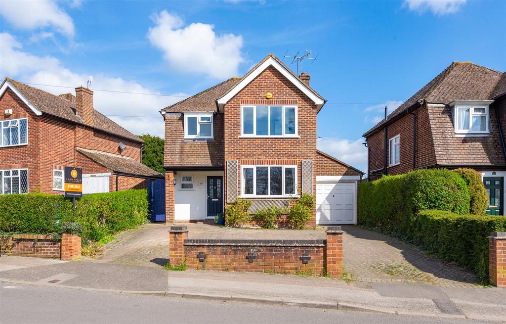 Sandcross Lane, Reigate 3 bed detached house £1,925 pcm (£444 pw)