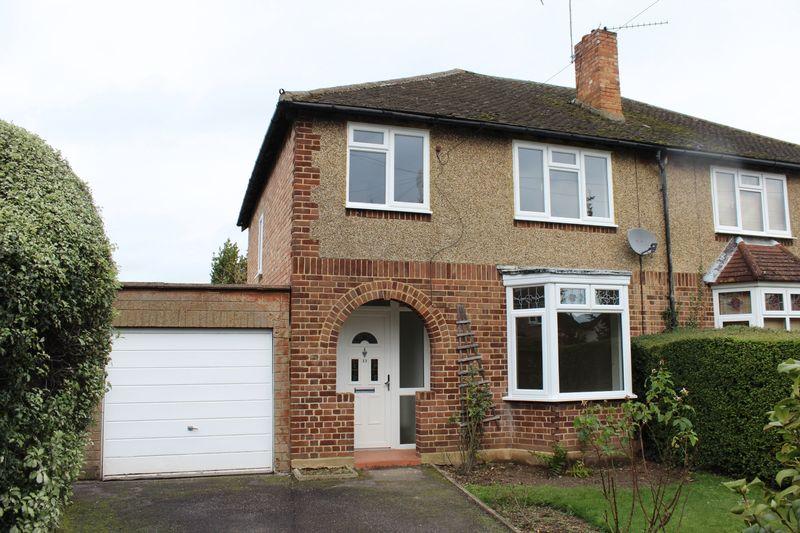 Fontmell Park, Ashford 3 bed semidetached house £1,400 pcm (£323 pw)