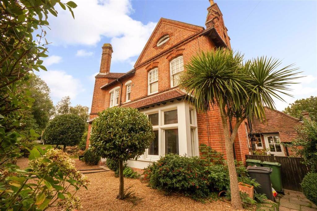 Tower Road West, St. Leonardsonsea, East Sussex 6 bed detached house
