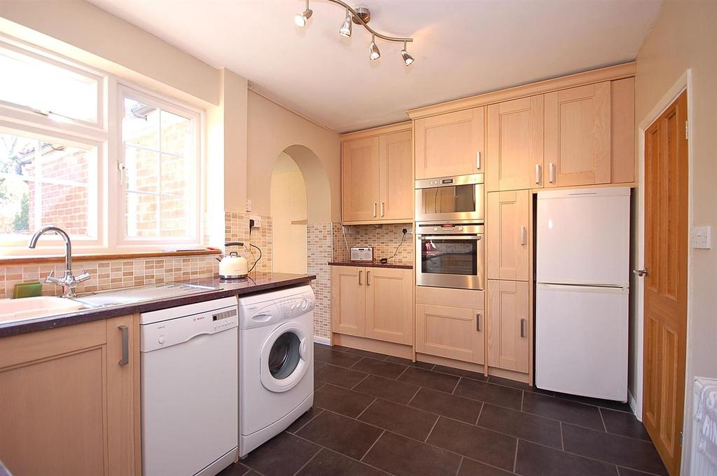 Mountney Close, Ingatestone 2 bed semidetached house £369,995