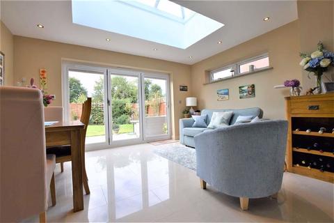 Hollybush Sling Lane, Fernhill Heath, Worcester, WR3 8RH