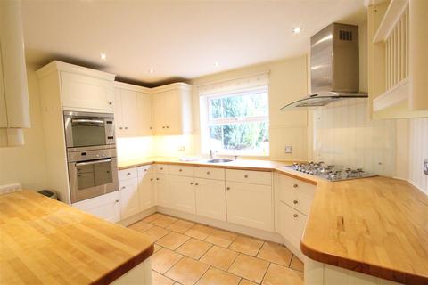 47 Barkus Close, Southam, CV47 1GB
