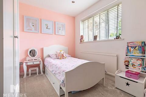 21 Calmore Close, Bournemouth, BH8 0NN