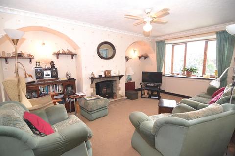 16 Teasel Close, Oakenshaw, Bradford, BD12 7DH