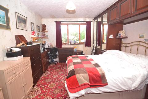 16 Teasel Close, Oakenshaw, Bradford, BD12 7DH