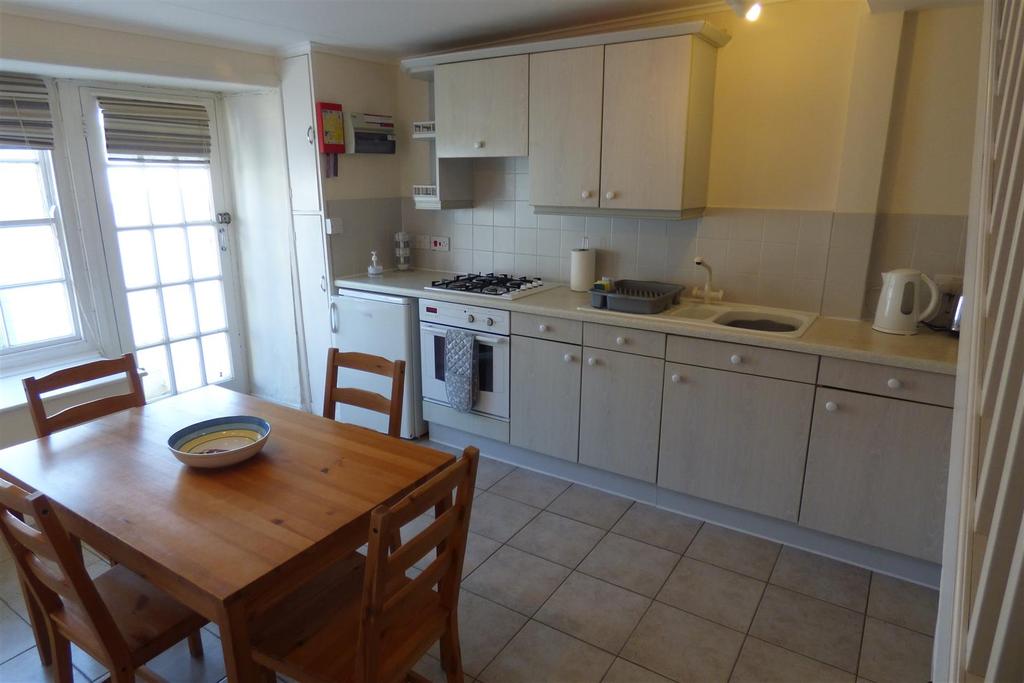 Kitchen 3.JPG