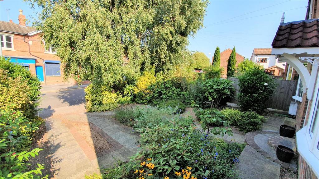 Bingham Road, RadcliffeOnTrent 3 bed detached house £310,000