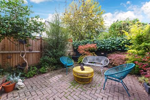 29 Ravenslea Road, London, SW12 8SL