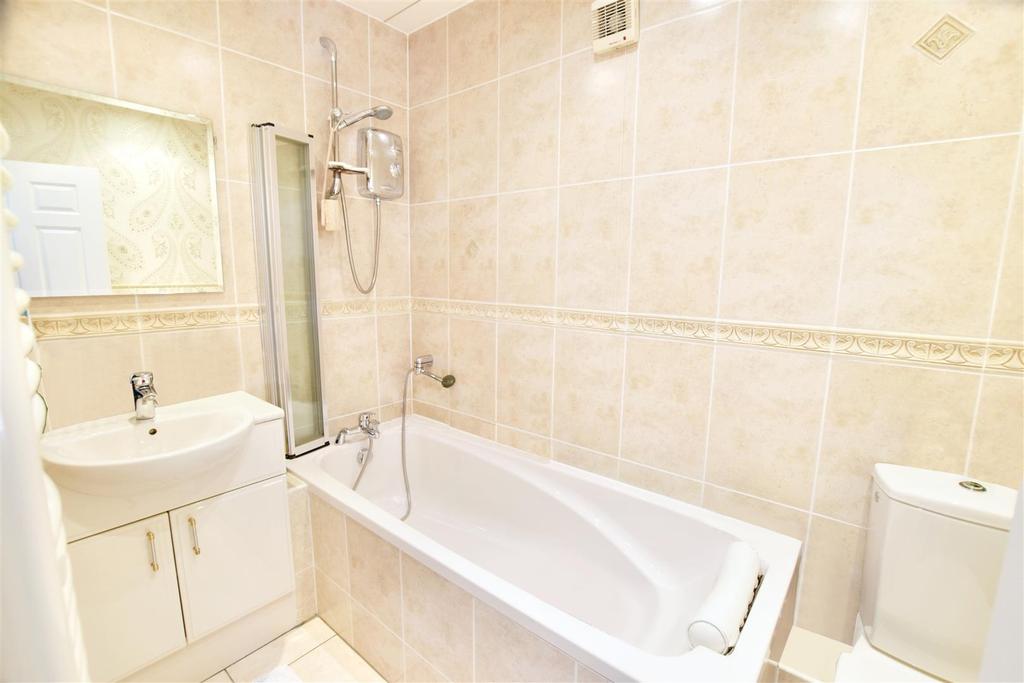 En-Suite Bathroom