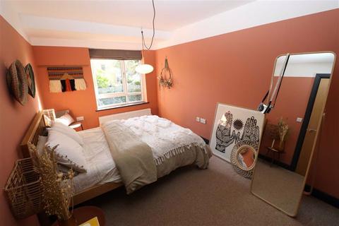9 Fry Street, Manchester, M16 8PB