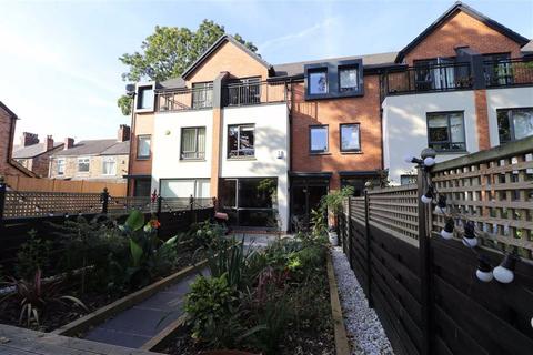 9 Fry Street, Manchester, M16 8PB