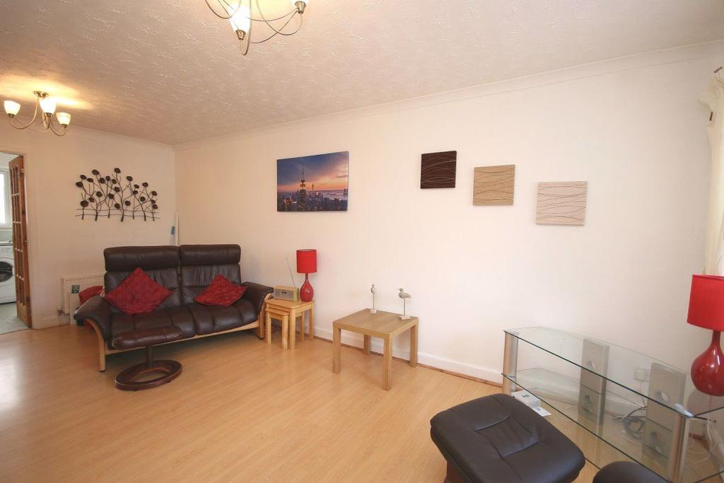 Clayknowes Court, Musselburgh 2 bed terraced house £900 pcm (£208 pw)