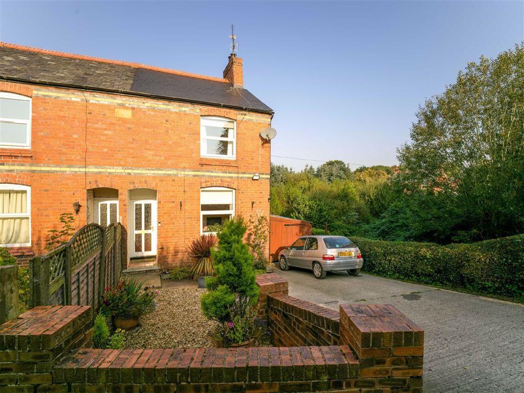 Oaklands Road, Chirk Bank, LL14 2 bed country house £189,995