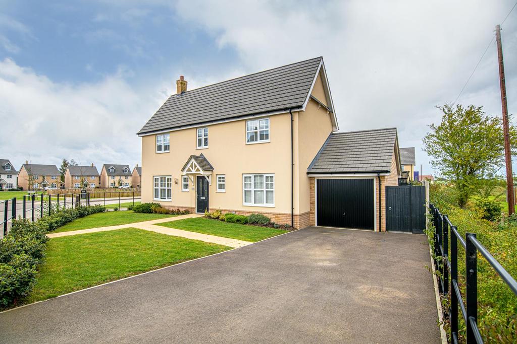 St. Edmunds Drive, Elmswell 4 bed detached house £440,000