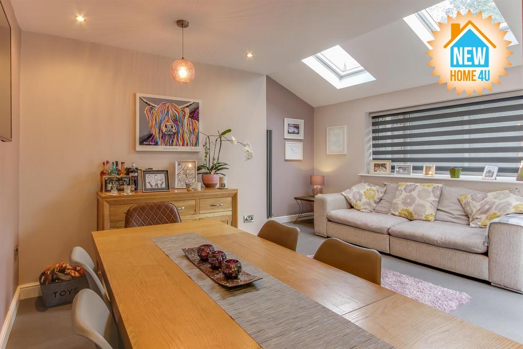 Kitchen / dining room: