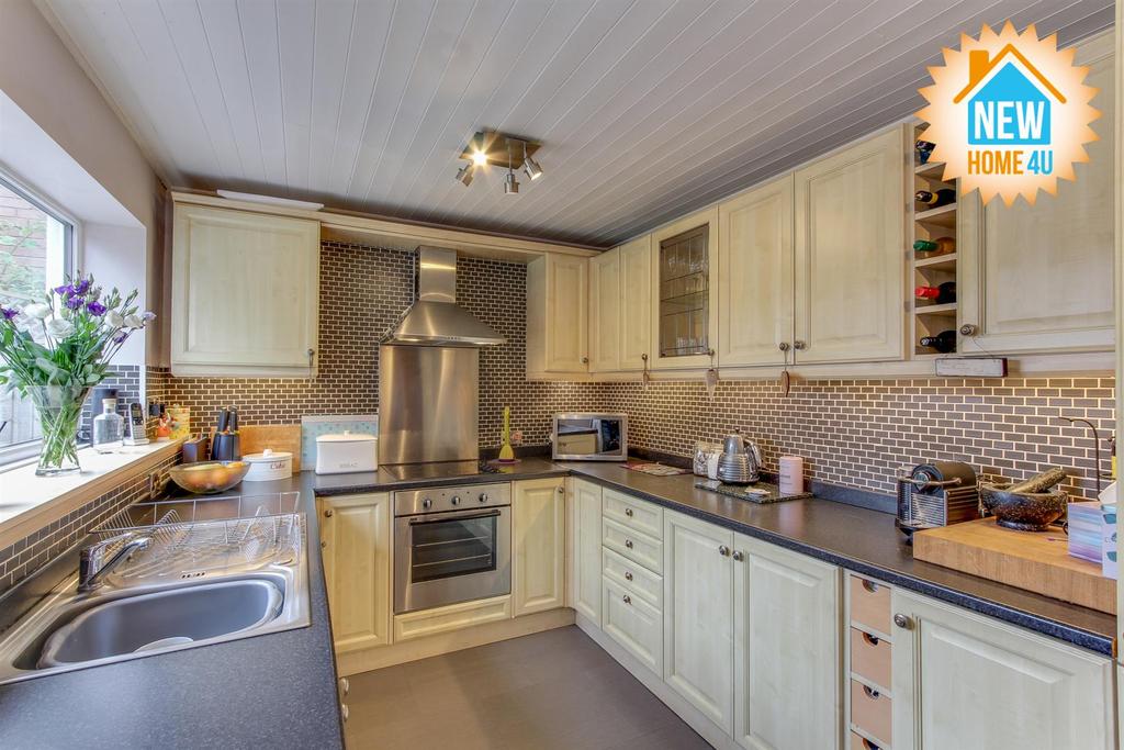 Kitchen / dining room: