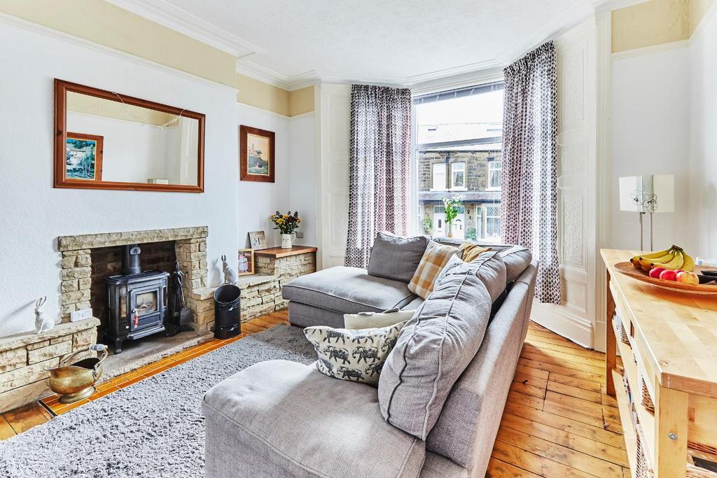 Park Avenue, Barnoldswick 3 bed terraced house £725 pcm (£167 pw)
