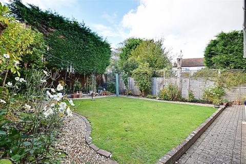 2 Pages Lane, Bexhill-on-sea, TN39 3RD