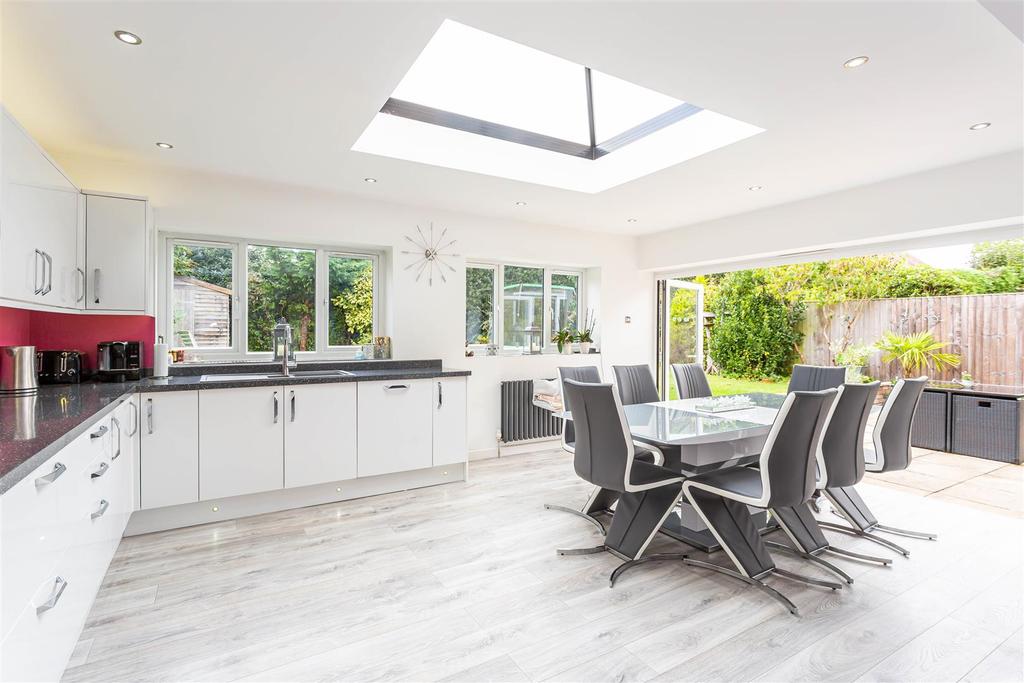 Tuckers Drive, Holmer Green 4 bed detached house £795,000