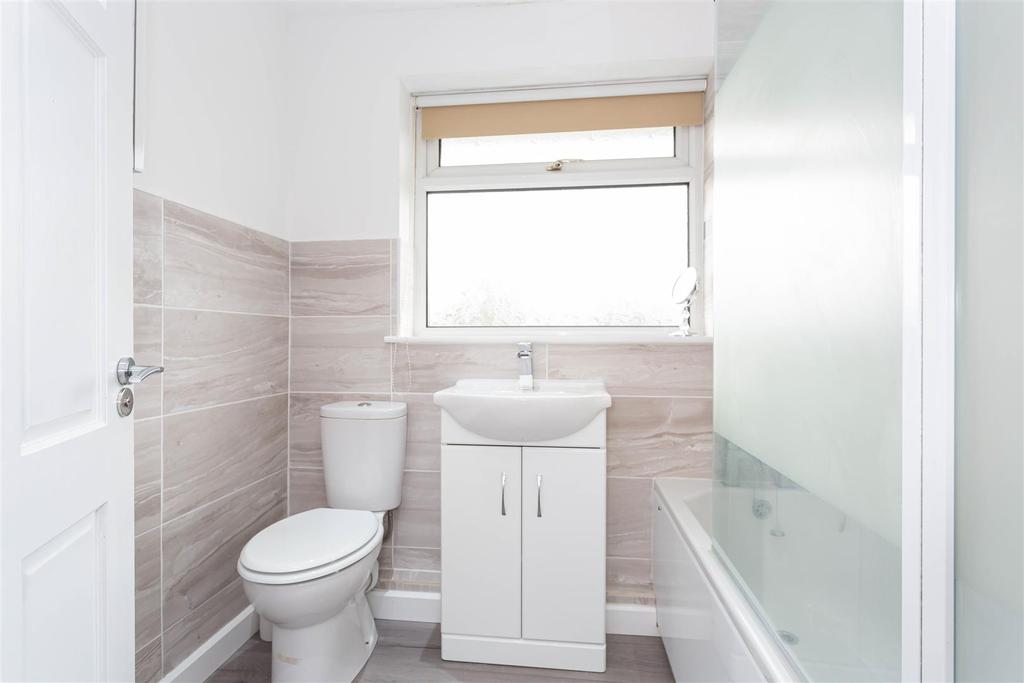12 Tuckers Drive Bathroom.jpg