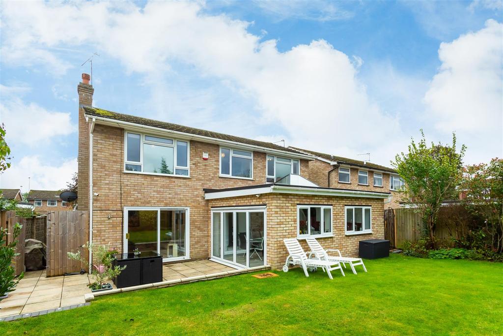Tuckers Drive, Holmer Green 4 bed detached house £795,000