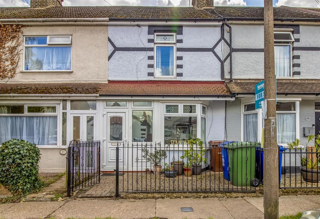 Crescent Avenue, Little Thurrock, Grays 3 bed terraced house £285,000