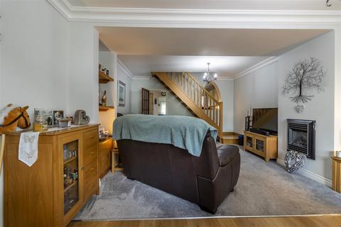 23 Crescent Avenue, Grays, RM17 6AZ