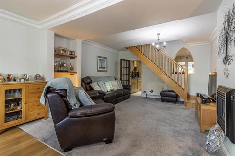 23 Crescent Avenue, Grays, RM17 6AZ