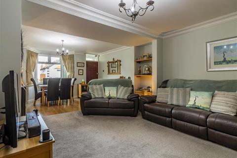 23 Crescent Avenue, Grays, RM17 6AZ