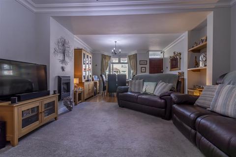 23 Crescent Avenue, Grays, RM17 6AZ
