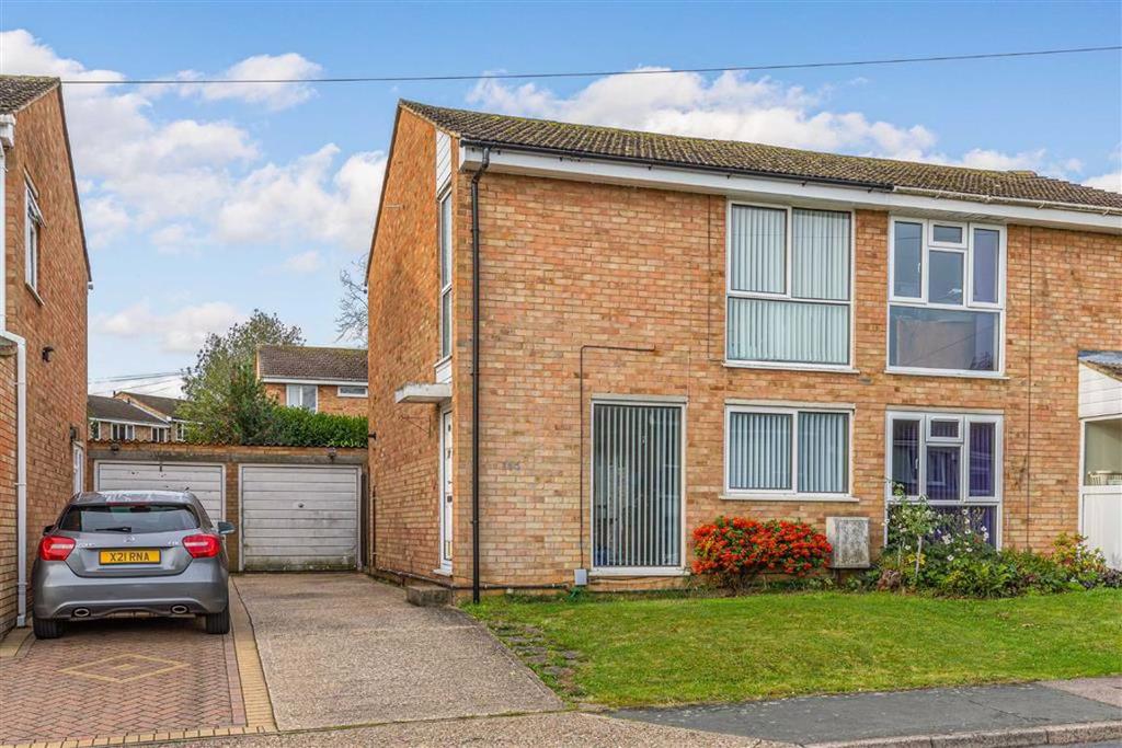 Halsey Drive, Hitchin, Hertfordshire 3 bed semidetached house £430,000