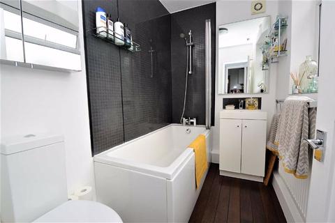 80 Richmond Road, Leicester, LE2 8BA