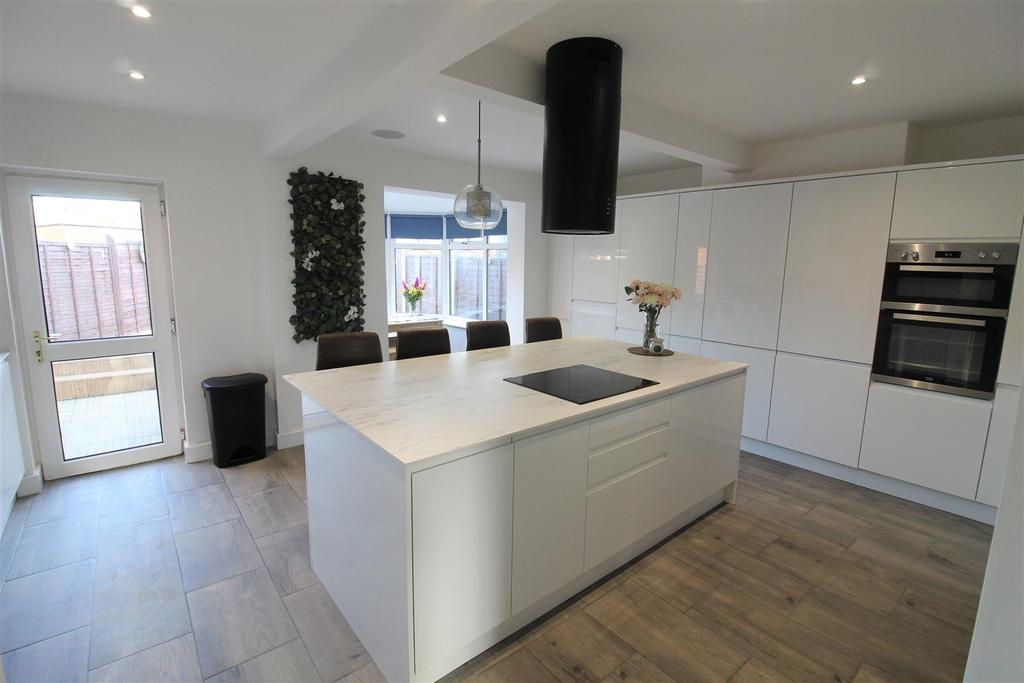 Epney Road, Tuffley, Gloucester 3 bed semidetached house £245,000