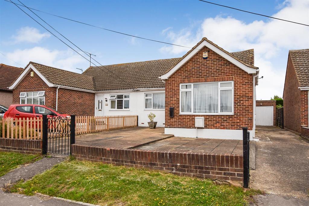 Church End Avenue, Runwell 3 bed detached bungalow - £379,000